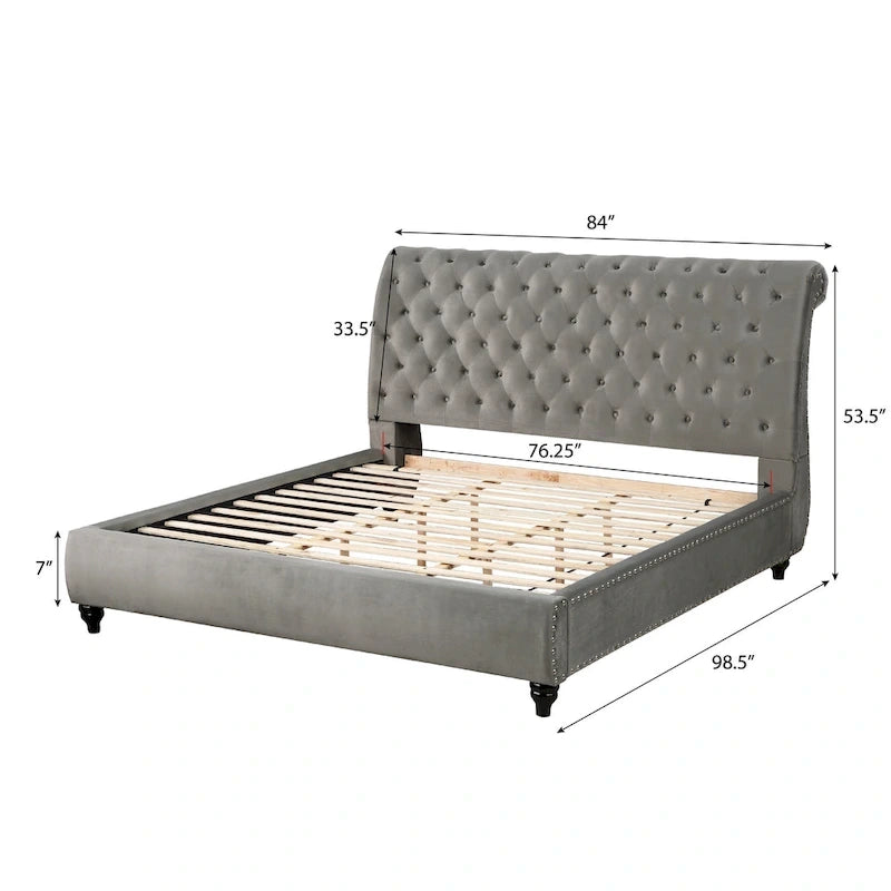 Lit traîneau Cerderia en velours capitonné avec garniture cloutée, gris