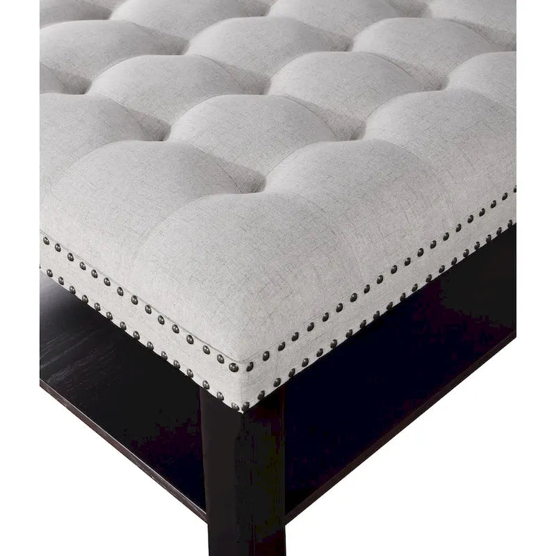 Pouf de rangement cocktail transitionnel en lin capitonné avec clous décoratifs